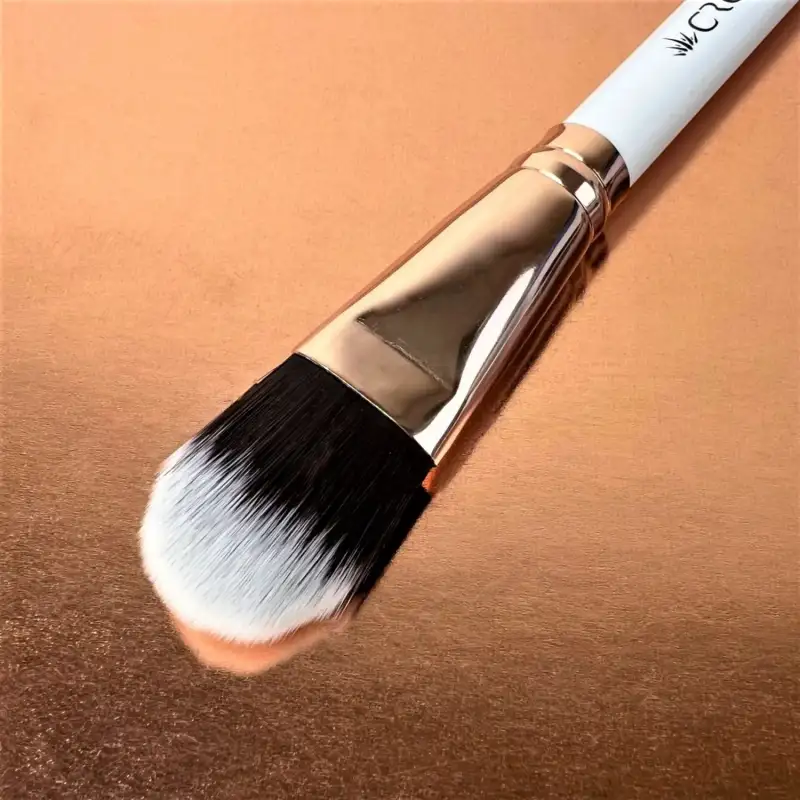 crown-pro-brushes-oval-foundation--1