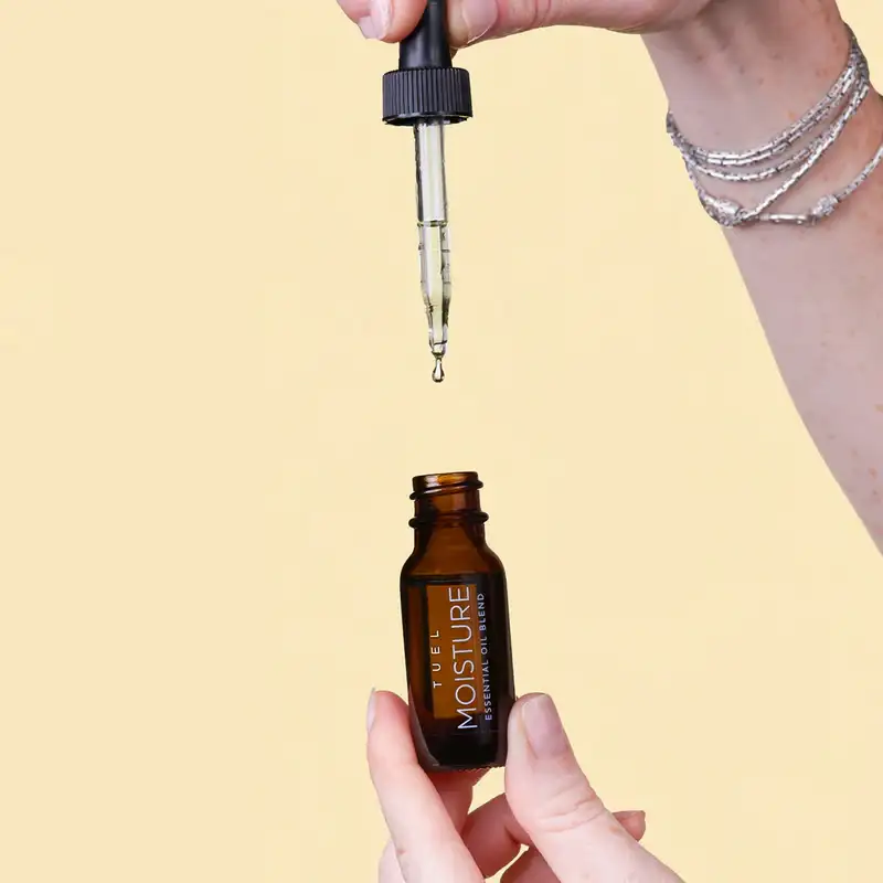 MOISTURE NOURISHING ESSENTIAL OIL BLEND - 15ML